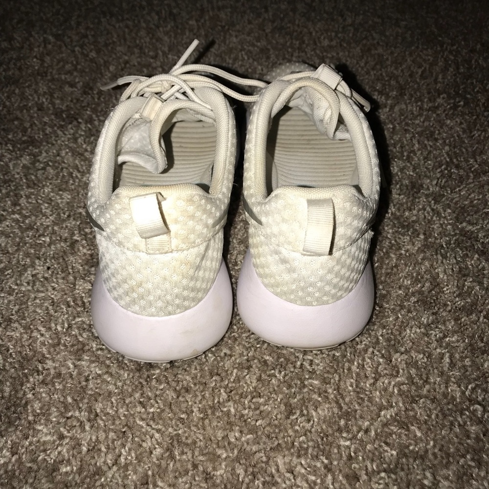 White Nike Roches - Picture 4 of 5